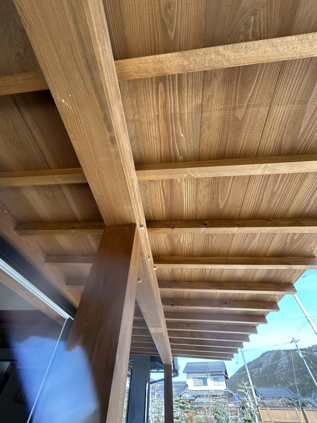 ウッドデッキの天井