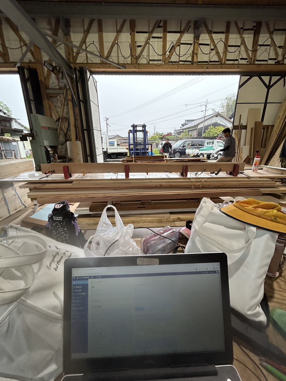 ある日の宇和島営業所　戸雁倉庫🏢